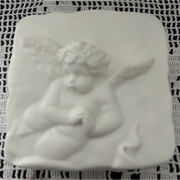 Vintage Angel Trinket Box - Picture 1 of 4